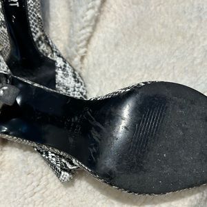 Collin Stuart snake skin super sexy pump